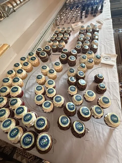 Cupcakes decorated with the Executive Office of the President seal